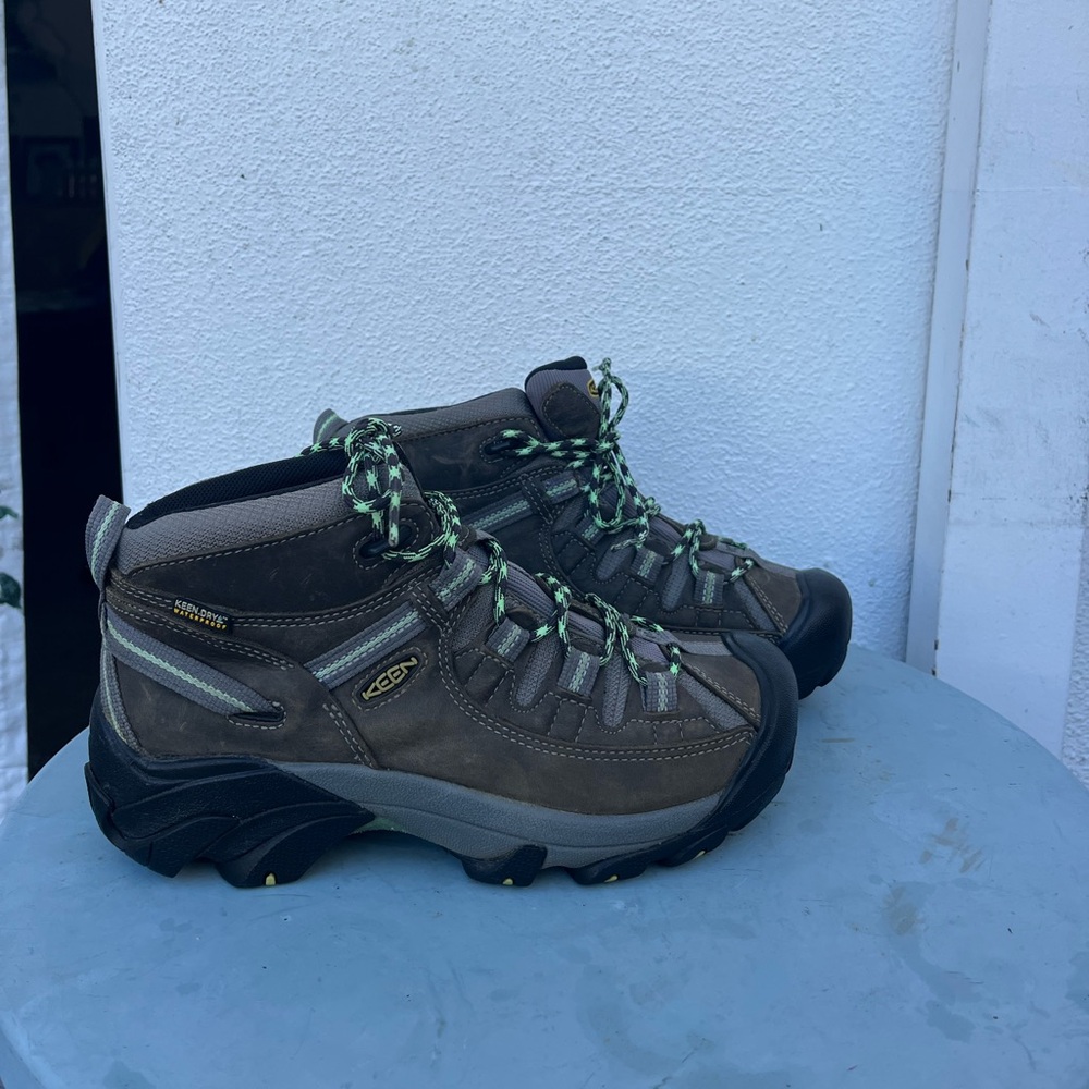Women's Keen Targhee 2 Waterproof Mid Hiking Boots (8.5 US) - Picture 5 of 6